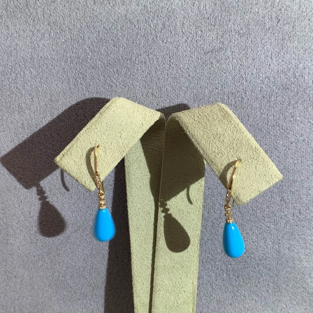 18K金镶嵌绿松石睡美人水滴耳坠