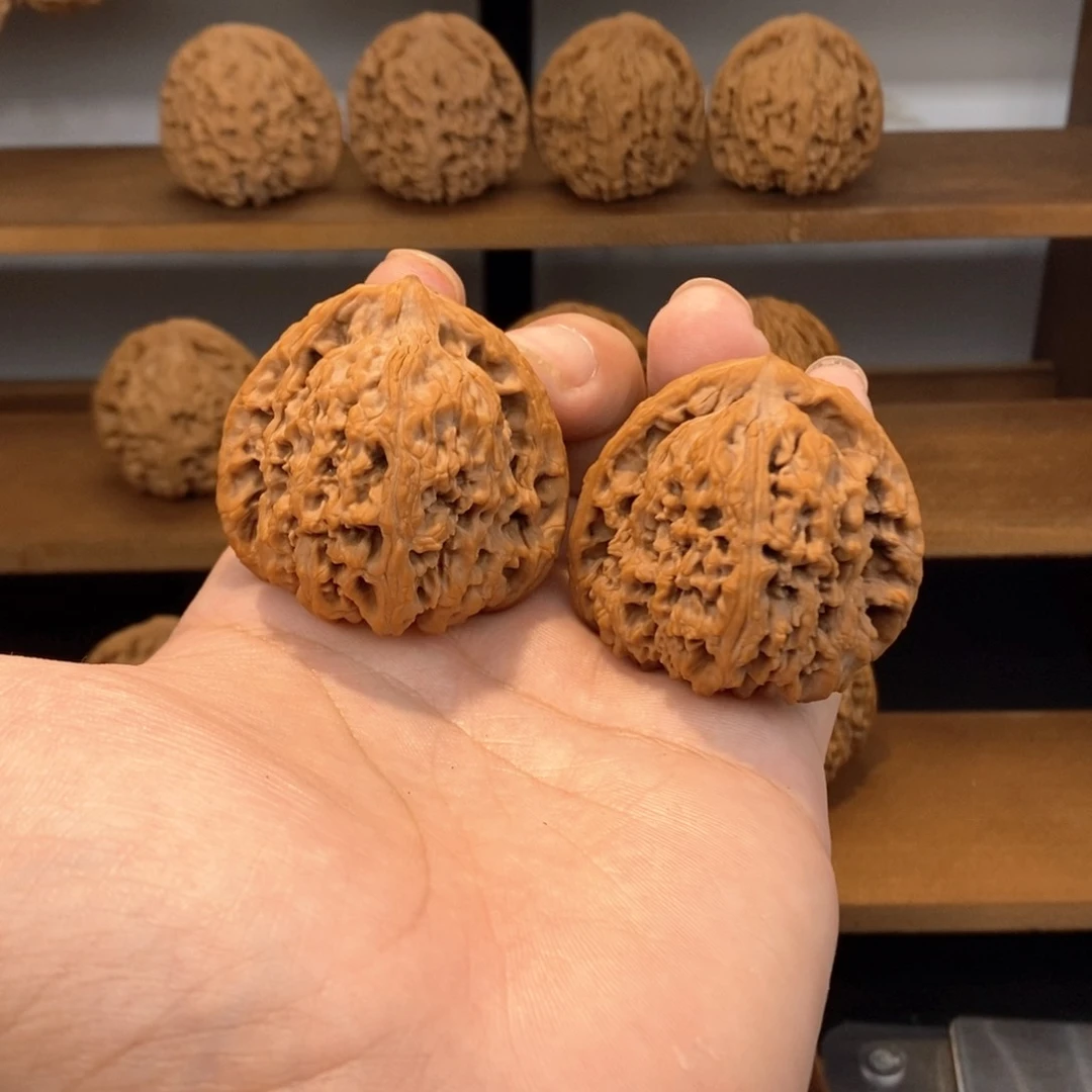 文玩核桃把件43.5南疆石（正尖三角