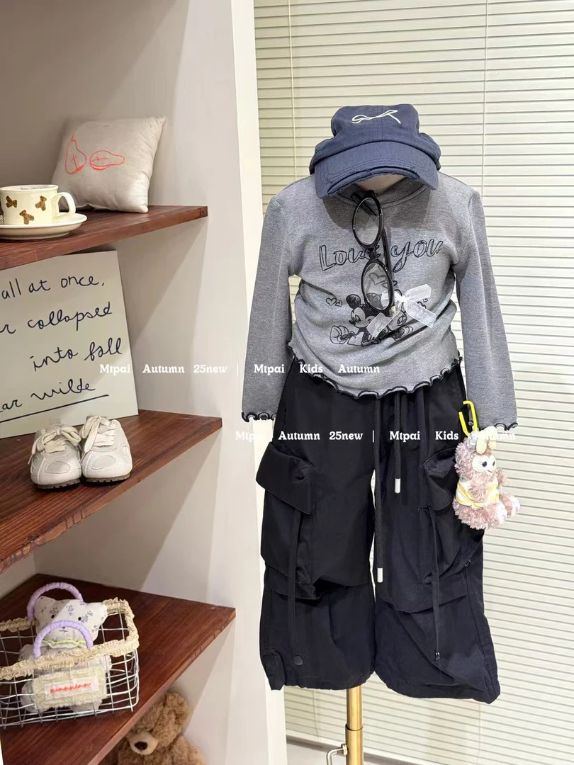 韩系女童春秋季休闲风幼儿园穿搭灰色花边米奇T配工装裤套装