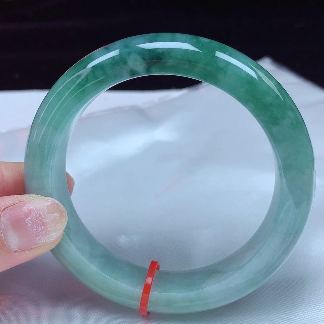 翡翠手镯未镶嵌56圈