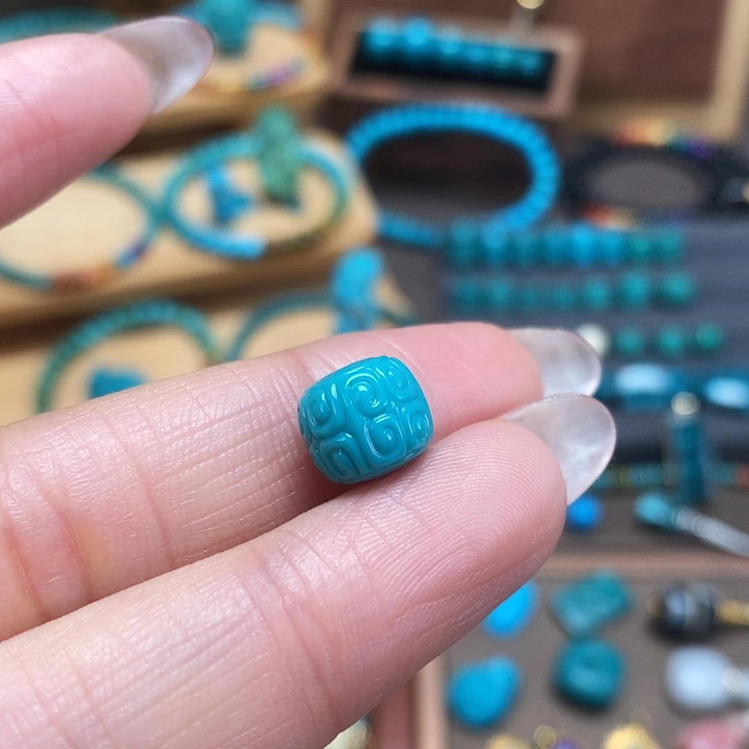 绿松石未镶嵌珠宝奇石