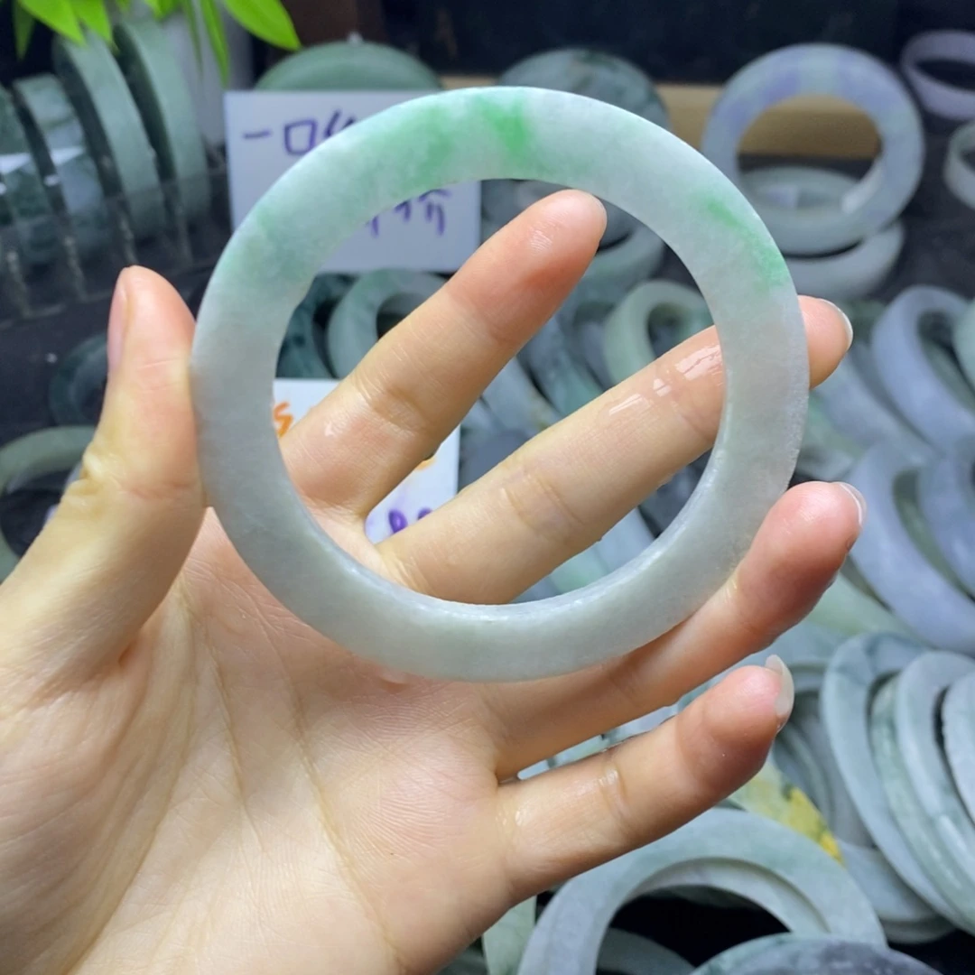 定制翡翠未镶嵌手镯