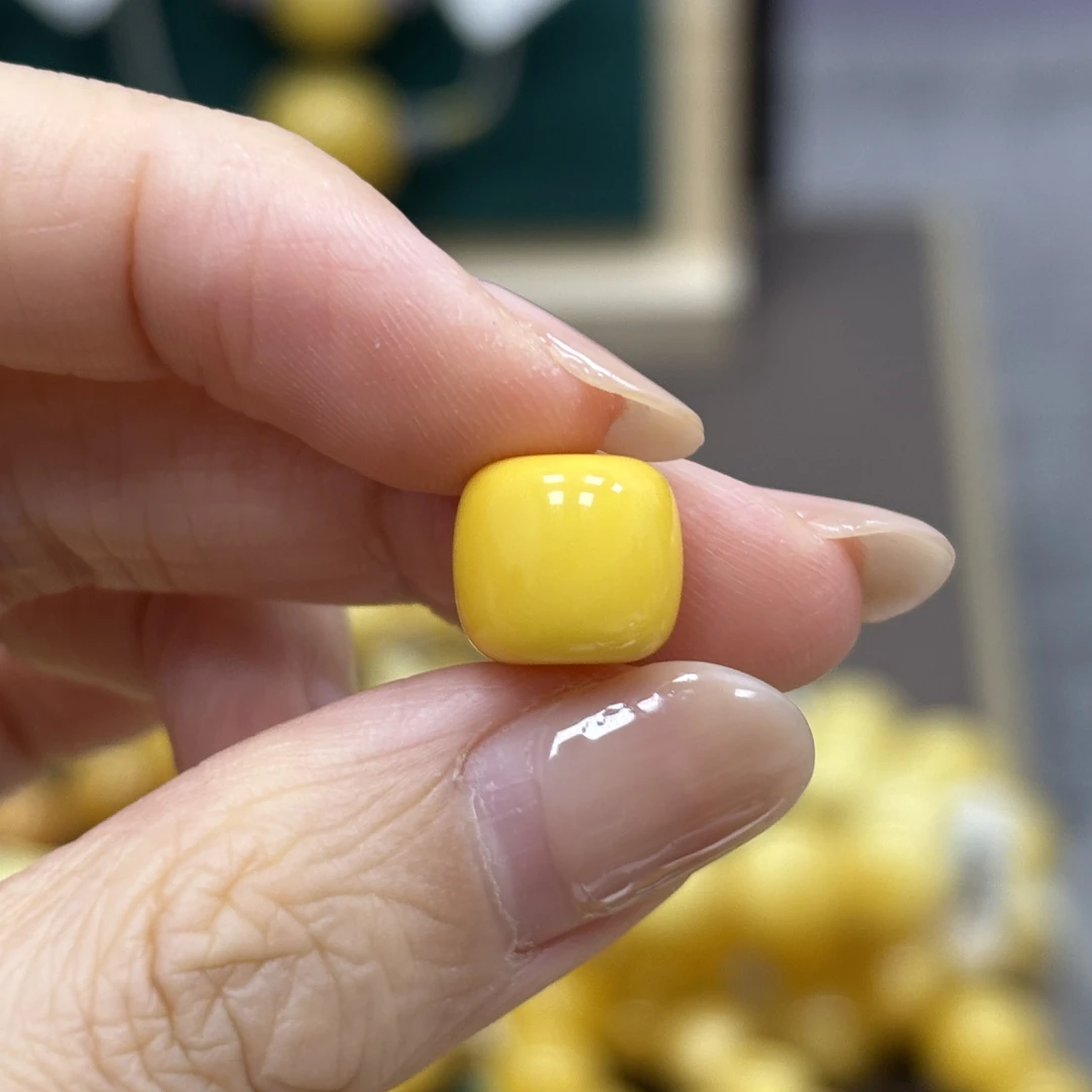 10.5*9.3mm 小妖珠宝天然原矿琥珀蜜蜡