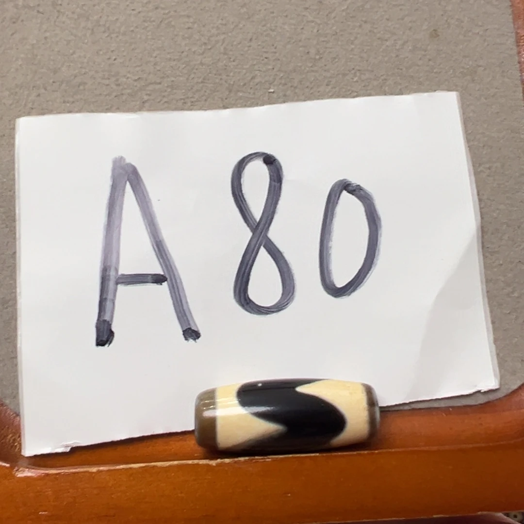 玛瑙/玉髓未镶嵌微瑕带石纹特价处理品微瑕带石纹特价处理品