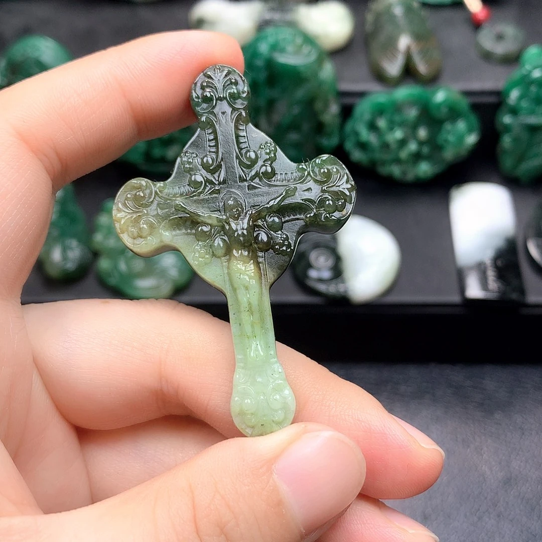 独山玉未镶嵌颈饰