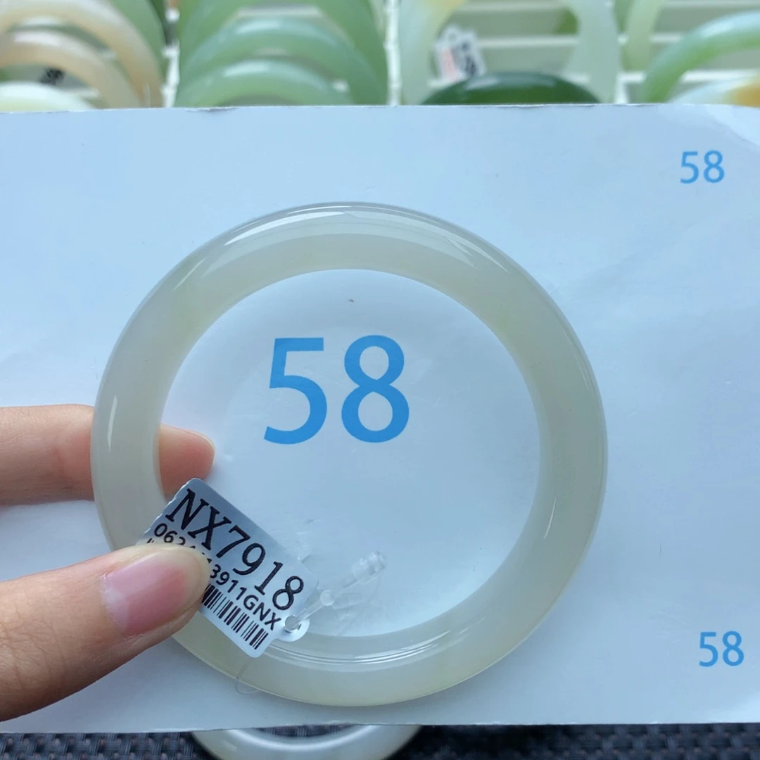 H***M和田玉手镯未镶嵌