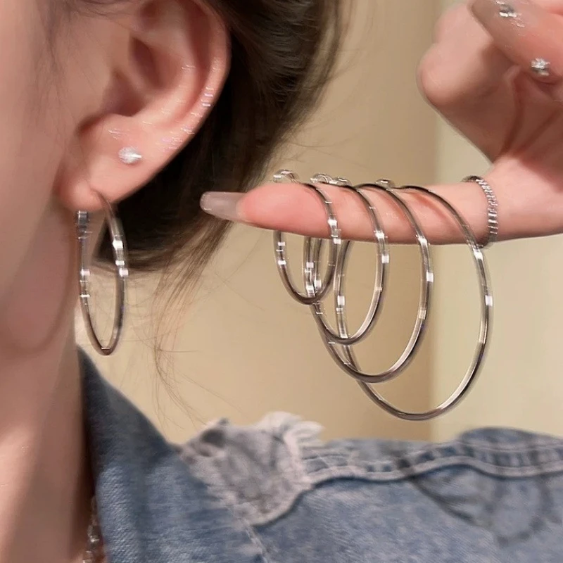 合金耳饰 2025新款爆款圈圈耳环女轻奢高级感素圈耳扣耳饰品夸张