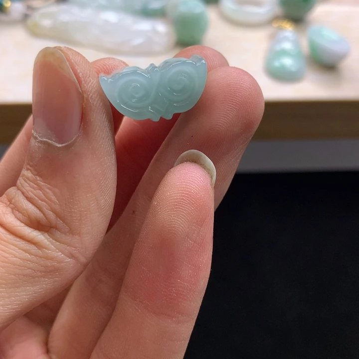 翡翠未镶嵌颈饰吊坠