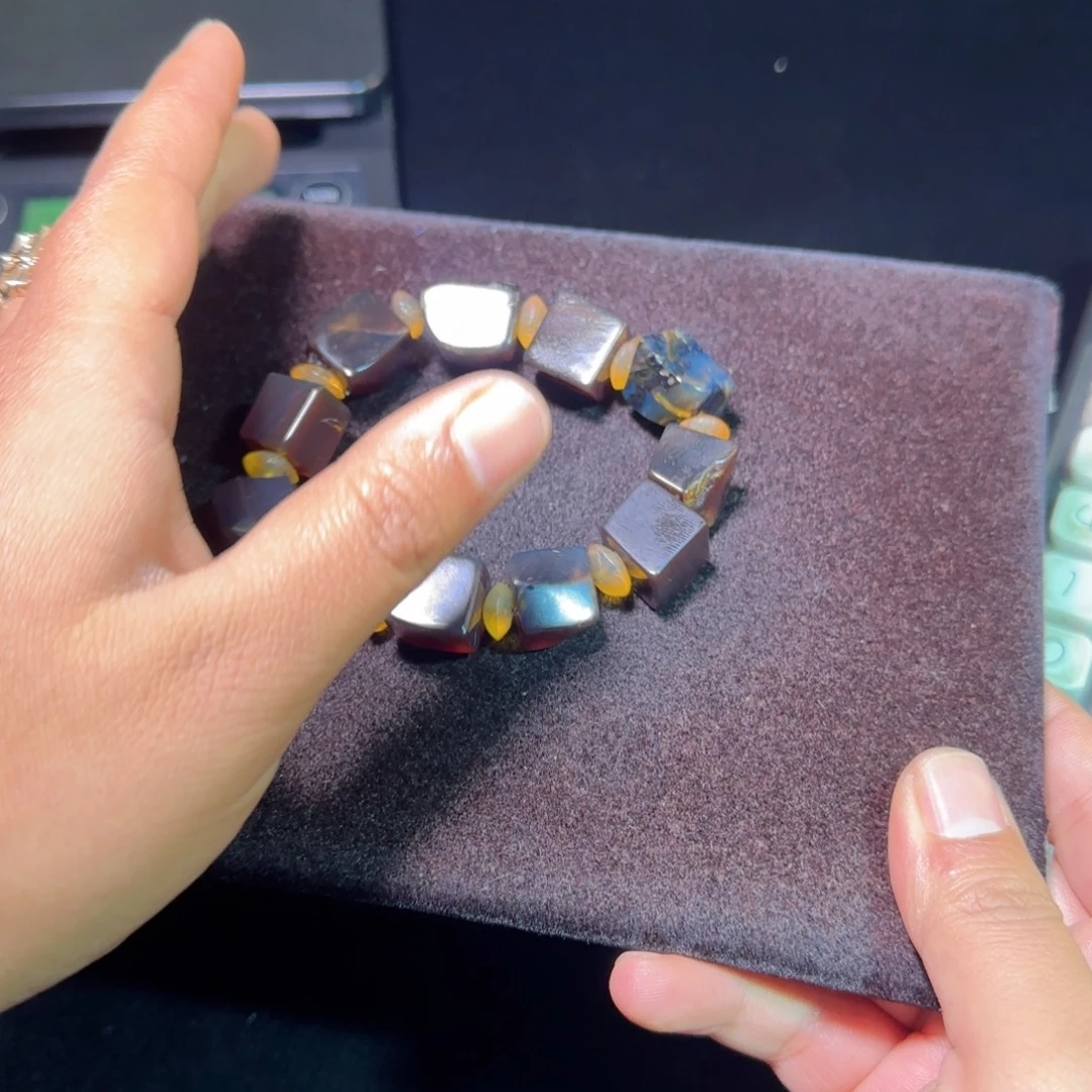 琥珀未镶嵌裸石琥珀