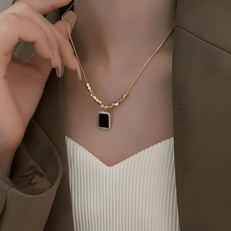 钛钢项链 黑色方块吊坠项链女气质高级感毛衣链轻奢小众气质颈链