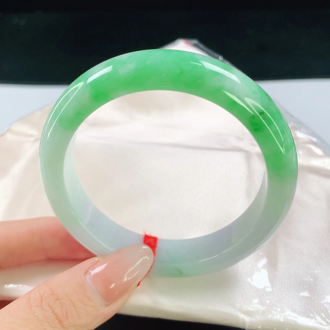 翡翠手镯未镶嵌650翡翠