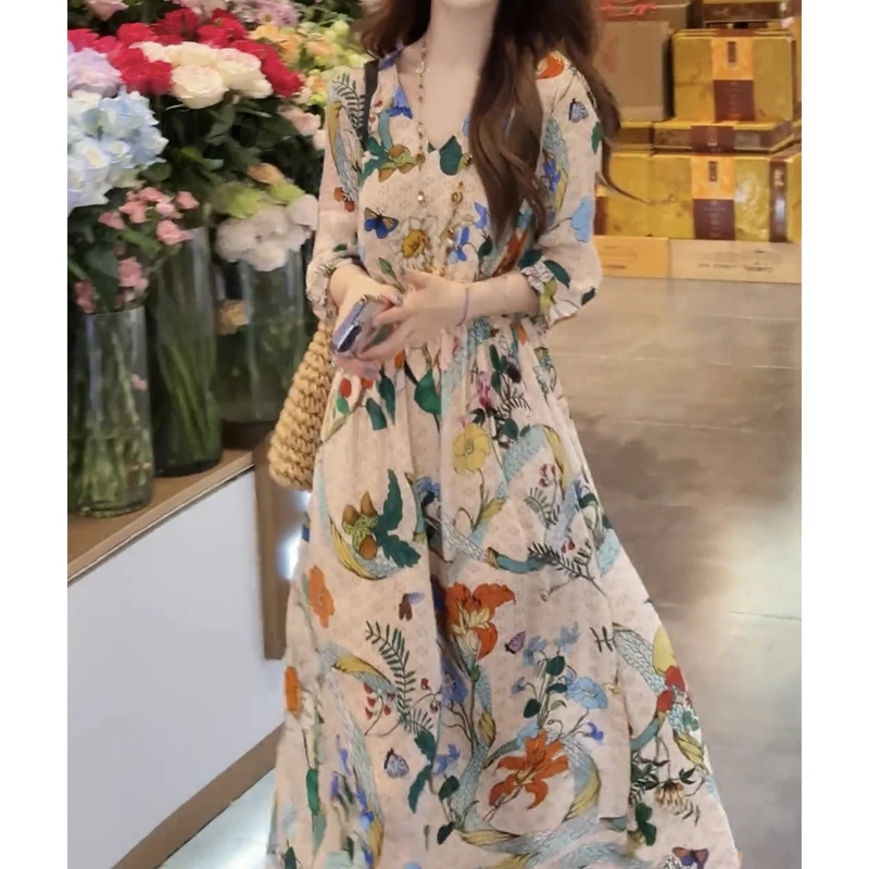 度假风时尚气质V领碎花连衣裙女2025夏季新款透气凉快飘逸长裙子
