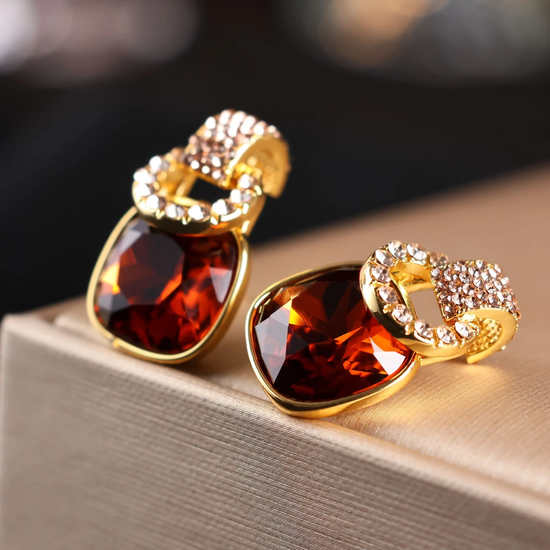 铜合金合成锆石耳饰 港风秋冬新款精致时尚优雅方糖小众气质耳环