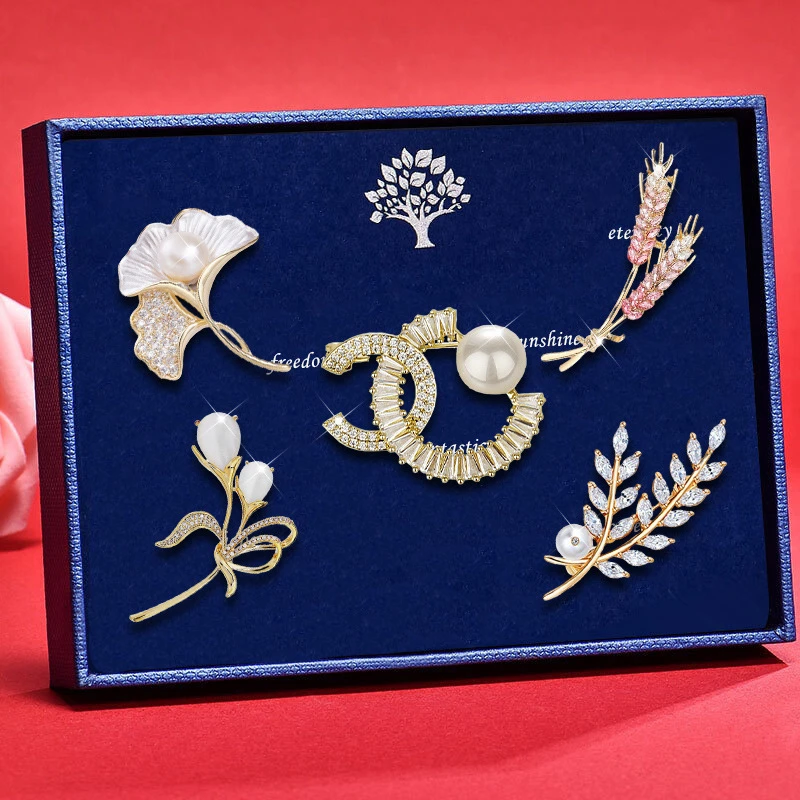 合金胸针 高档胸针女生日礼物女生送女朋友高级小众实用精致