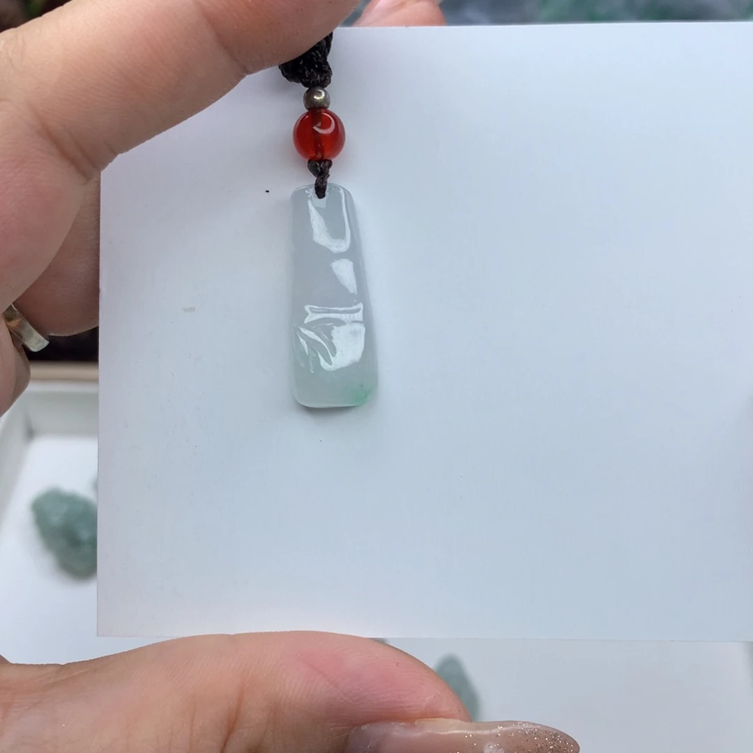 翡翠未镶嵌颈饰节