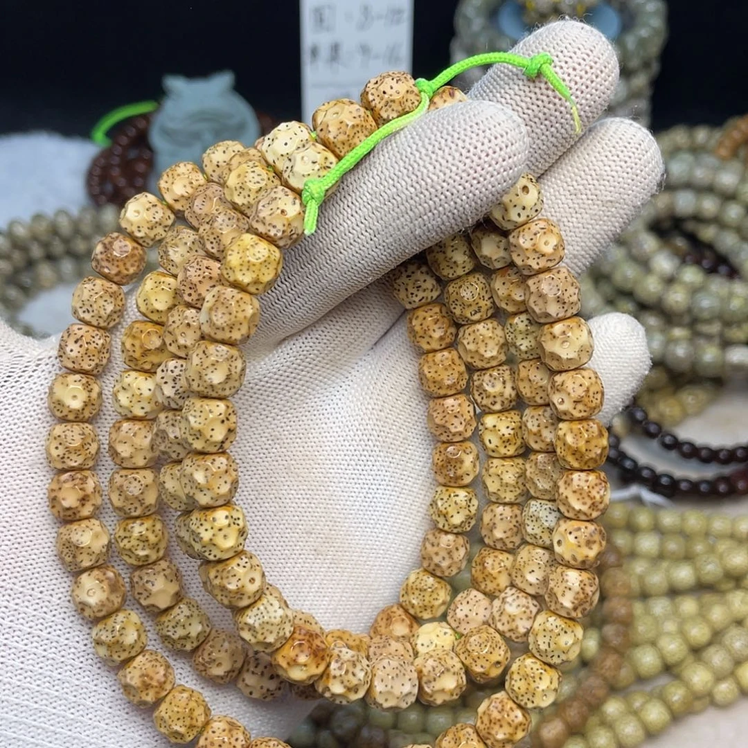 庄***训吊坠星月菩提10尺寸，陈籽虎皮雕刻，带备籽