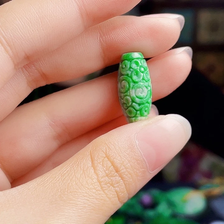 翡翠未镶嵌颈饰多样性