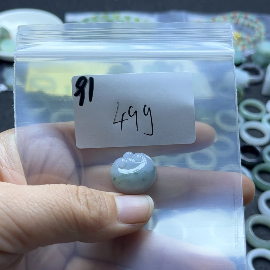 翡翠未镶嵌颈饰不退