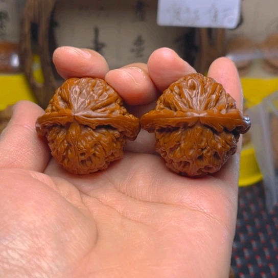 M***u文玩核桃吊坠白狮