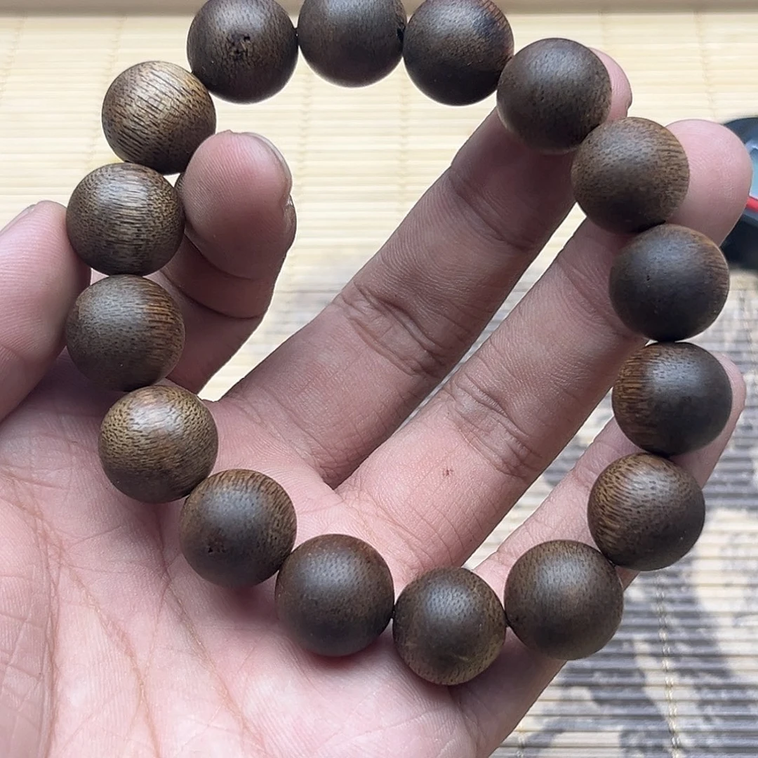 沉香沉香碎屑鹦哥绿