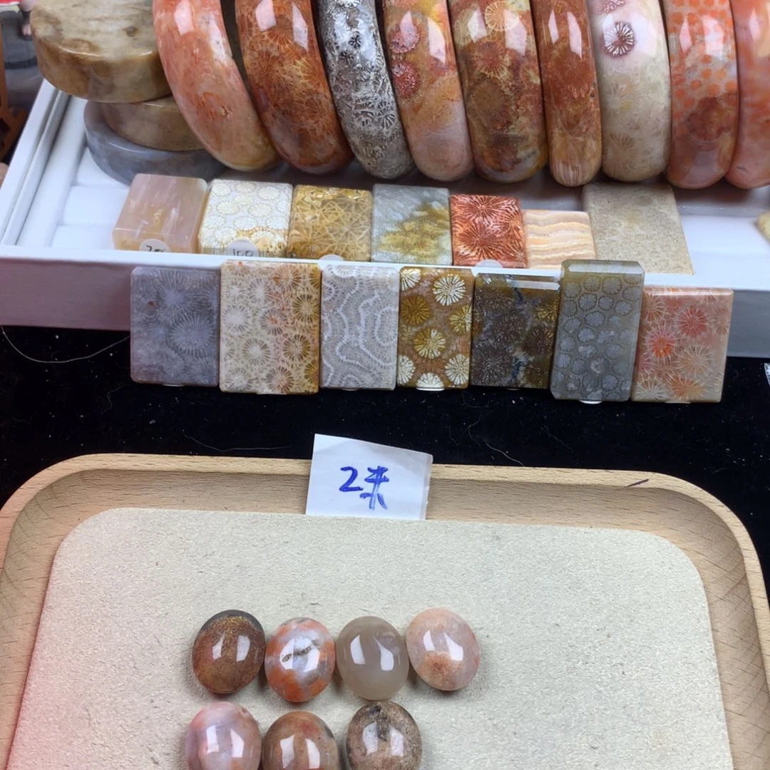 夏***ﾞ硅化珊瑚（珊瑚玉）未镶嵌颈饰