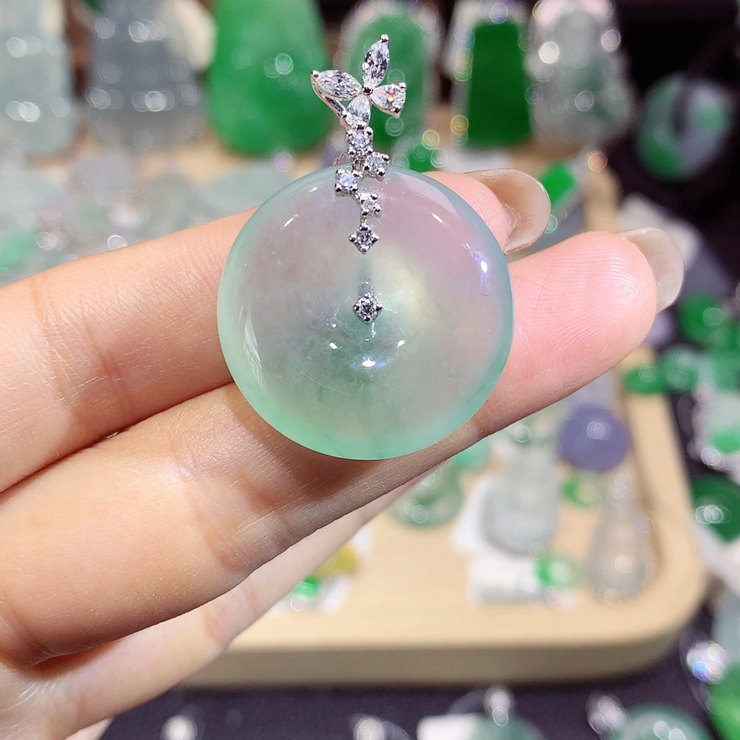 翡翠18K金镶嵌颈饰扣