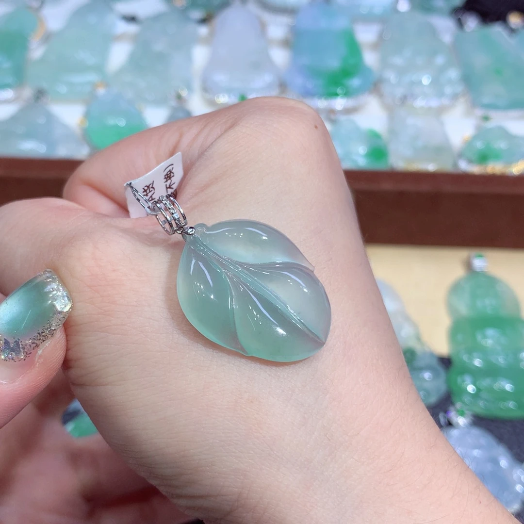 翡翠18K金镶嵌吊坠(不含链)天然缅甸A货翡翠揭阳工叶