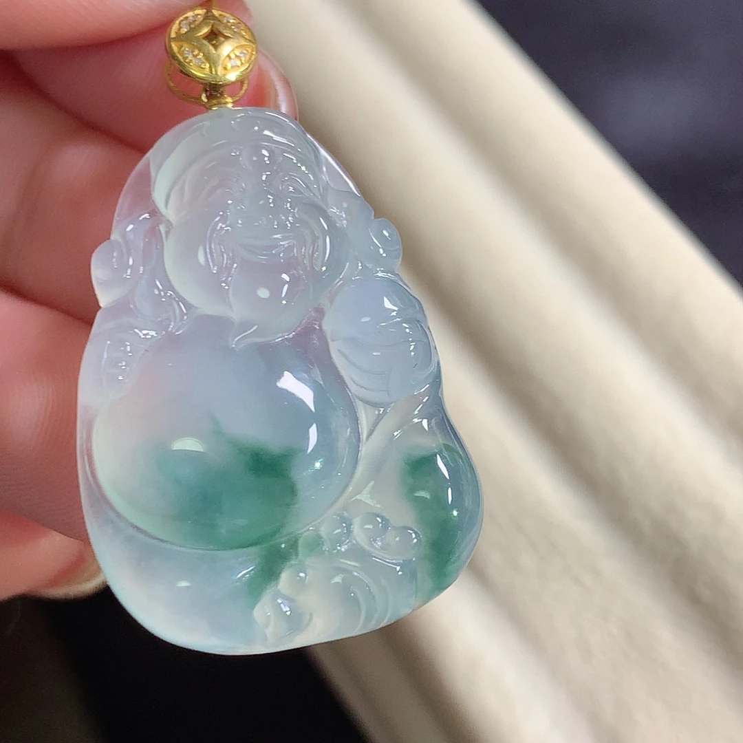 翡翠18K金镶嵌颈饰财神