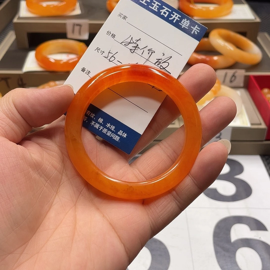 未镶嵌石英质玉（黄龙玉）手镯2