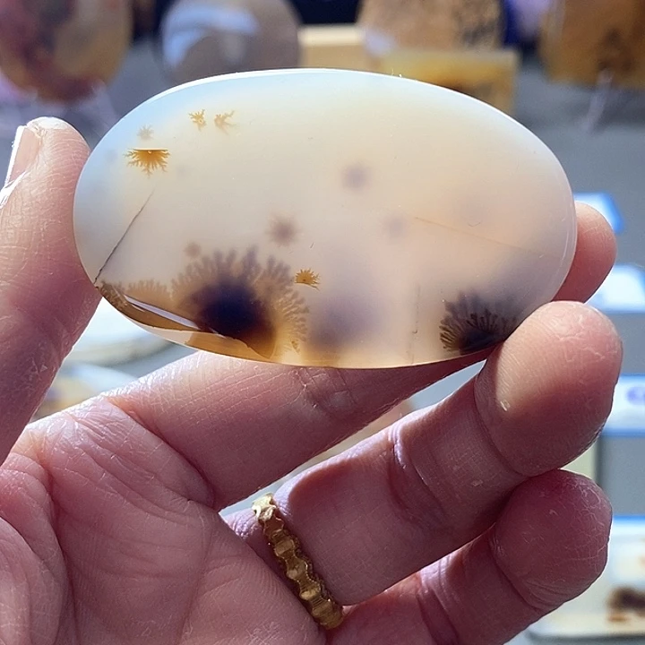 玛瑙/玉髓未镶嵌珠宝半成品