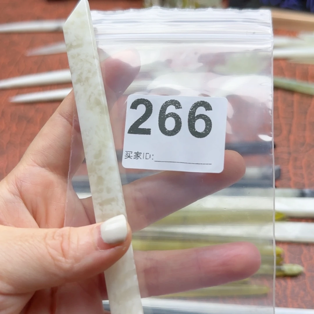 沈***郁合金蛇纹石玉发饰