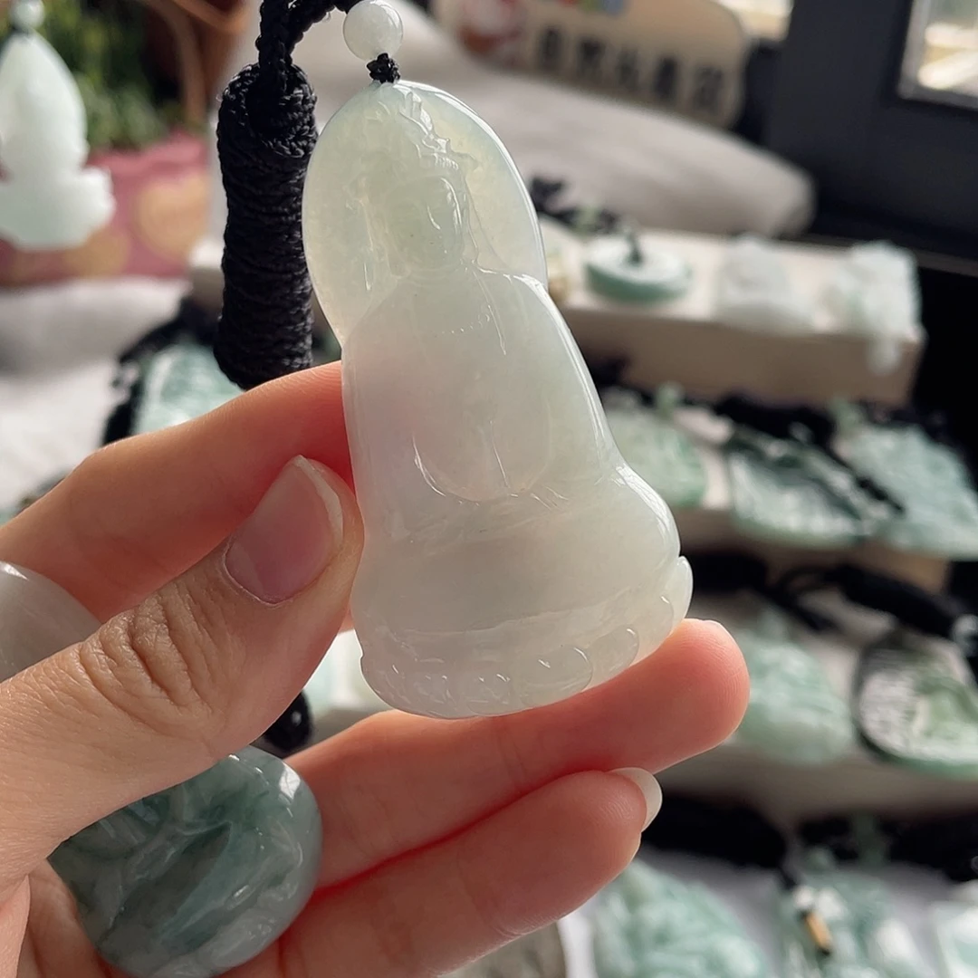 恭***财翡翠未镶嵌颈饰素衣