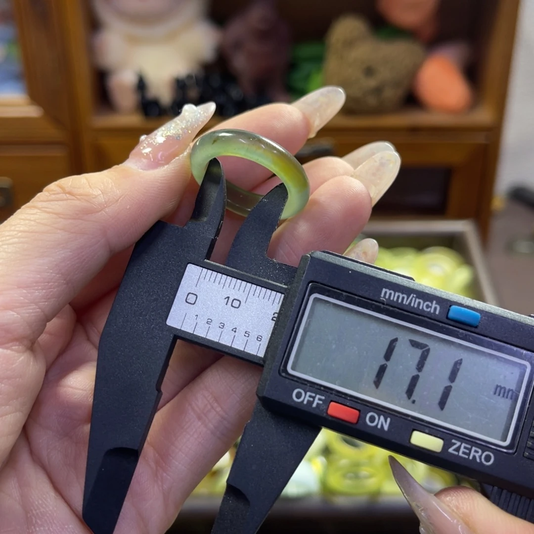 蛇纹石玉未镶嵌手镯221瑕疵