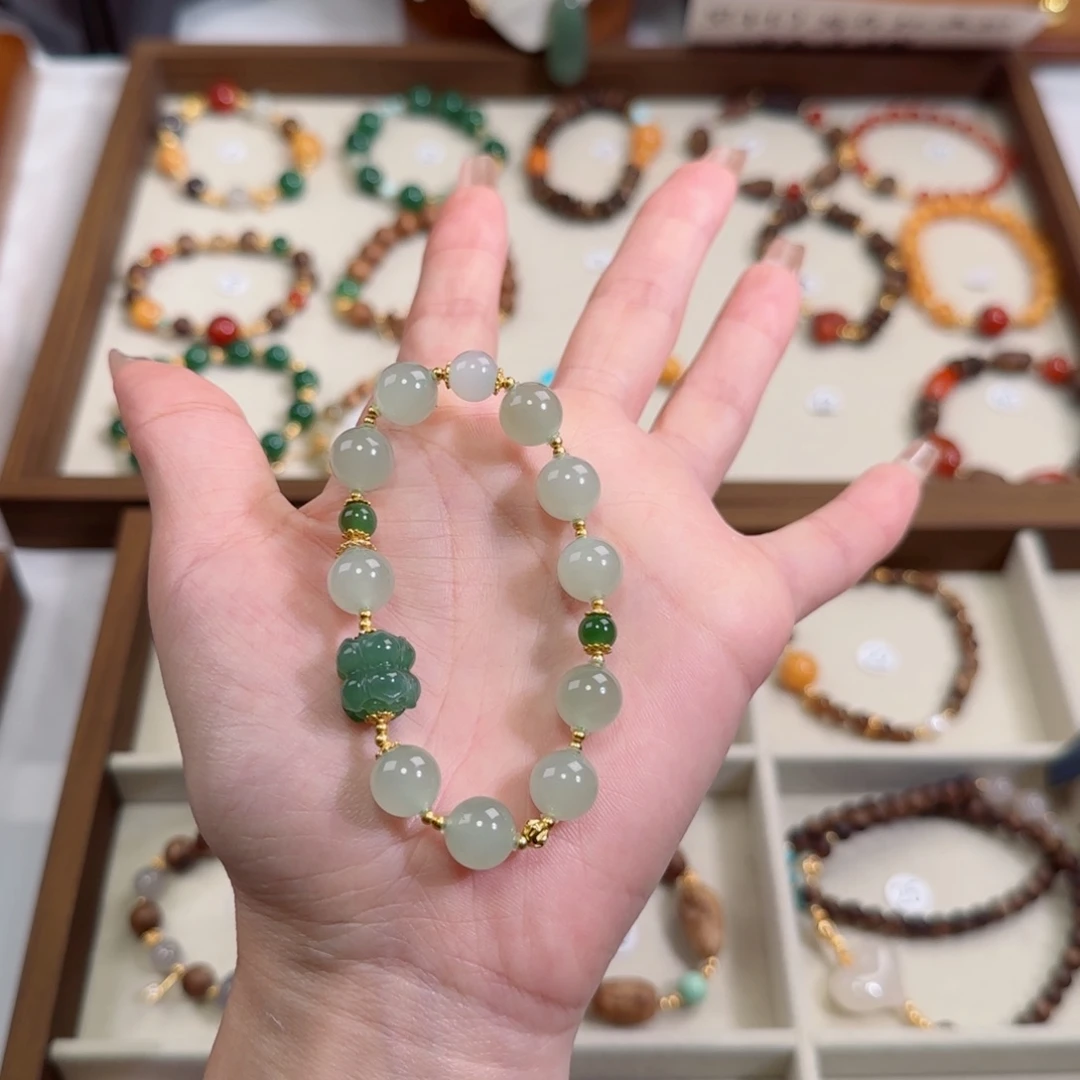 手链未镶嵌和田玉（糖玉）凹**?