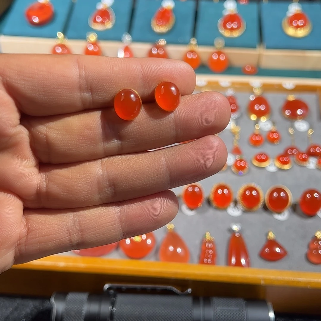 南红玛瑙18K金镶嵌耳饰