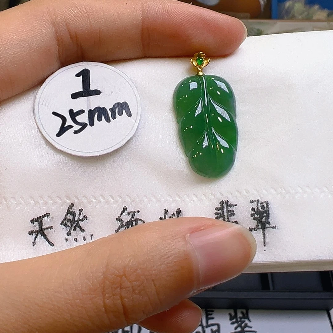 翡翠颈饰18K金镶嵌翡翠