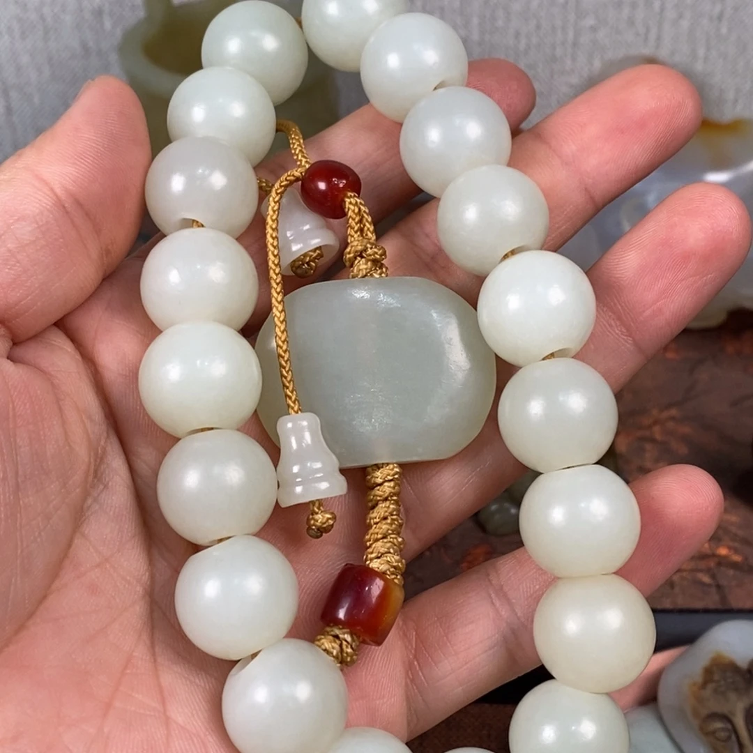 廉***非常精美的脖挂件