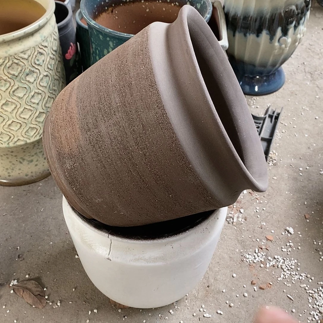 紫砂花盆瑕疵21/21¥。hzhzb