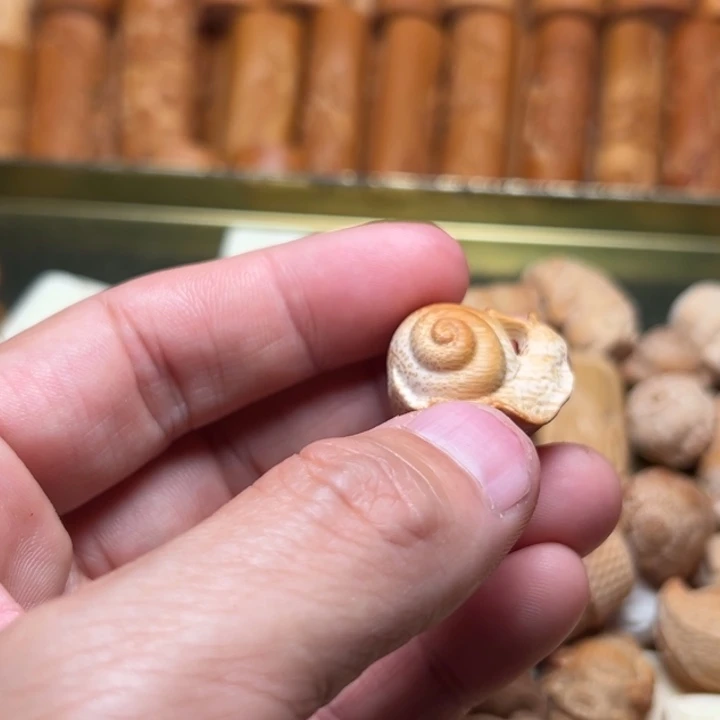 小****实心竹雕刻手把件