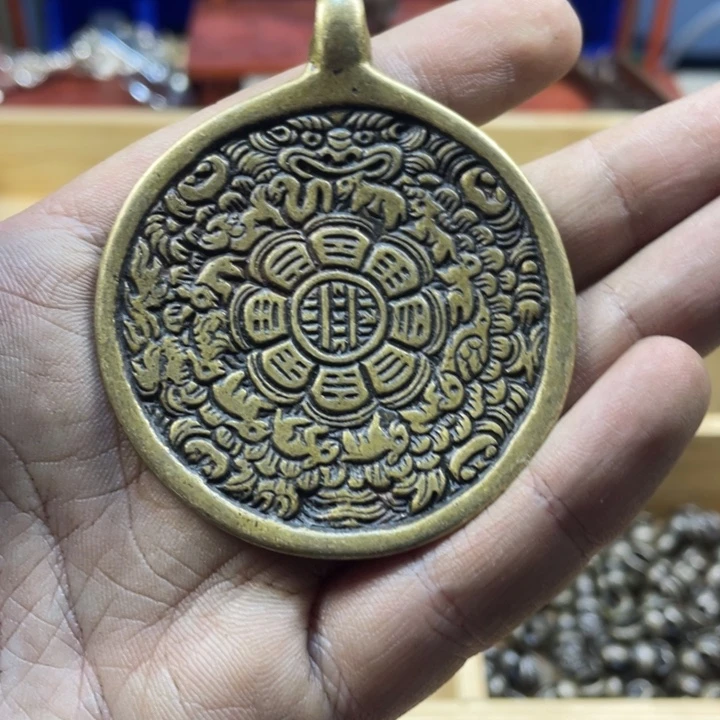 藏传九宫微瑕黄利马一个