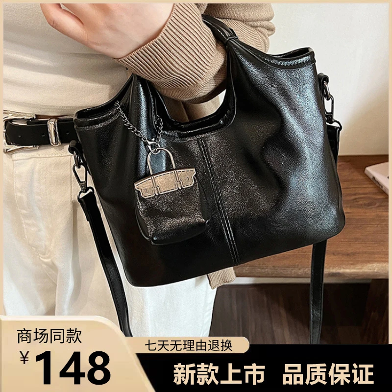 爆款小众软皮手提包女2025新款复古时尚单肩腋下斜挎包菜篮子包潮