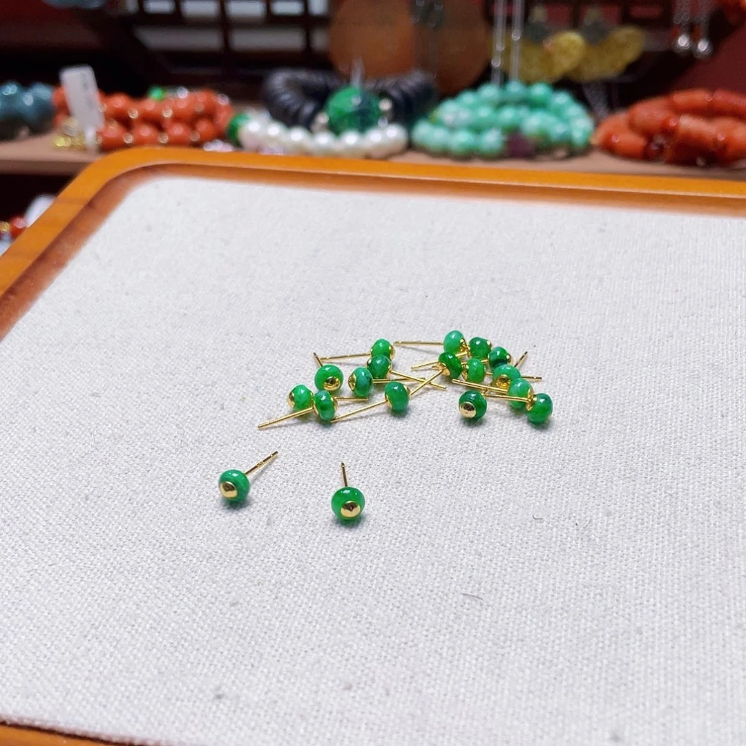 翡翠未镶嵌耳饰一对