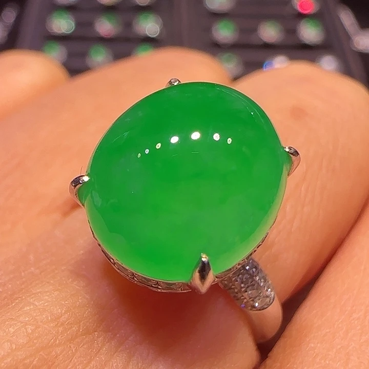 翡翠戒指18K金镶嵌戒指