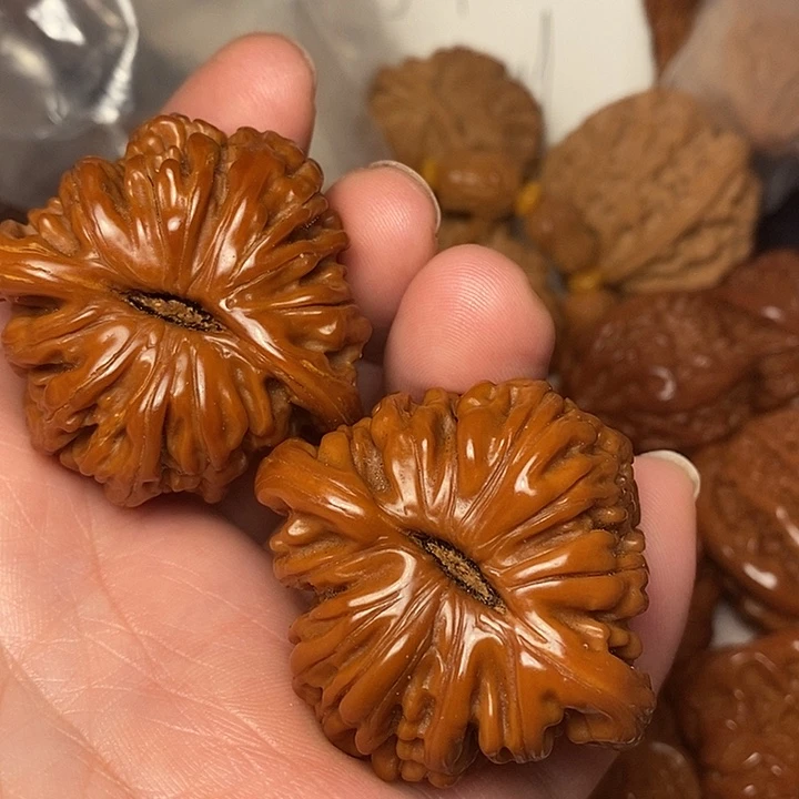 左***罗文玩核桃把件四45