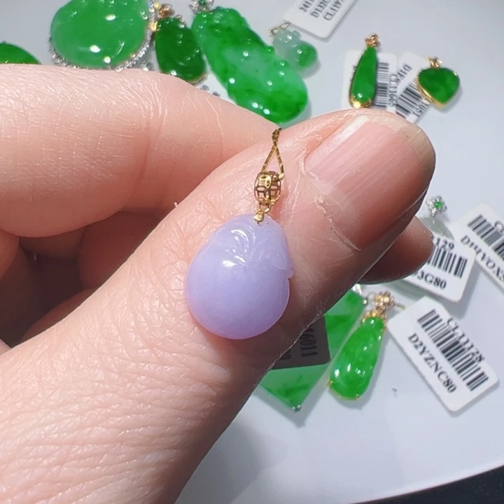 颈饰18K金镶嵌翡翠