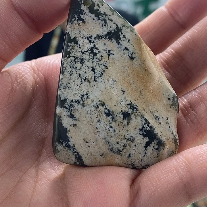 透闪石质玉随切原石未镶嵌