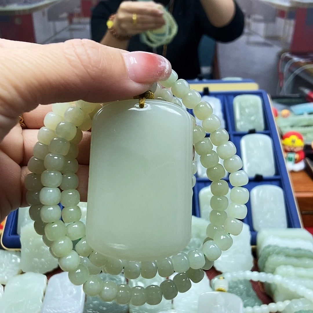 和田玉颈饰未镶嵌