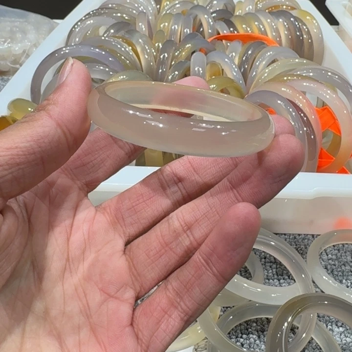 玛瑙/玉髓手镯未镶嵌温*软04