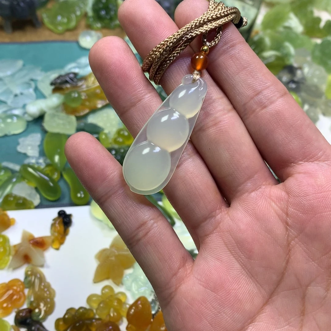 岫玉颈饰未镶嵌单面四季豆