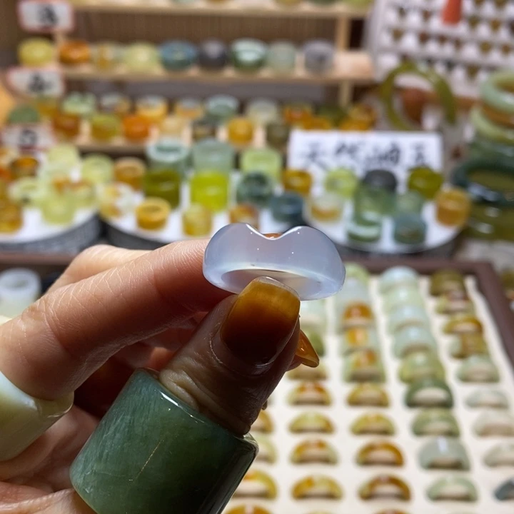 岫玉未镶嵌戒指岫玉精品指环内径 16 到 19 随机发一个